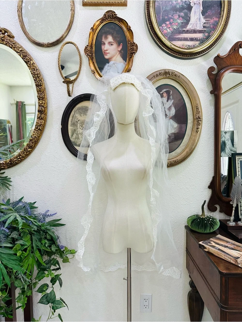 Classic White Lace Bridal Veil with Scalloped Edging